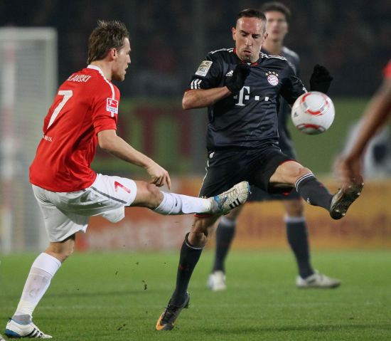 力上表现得 力上表现得